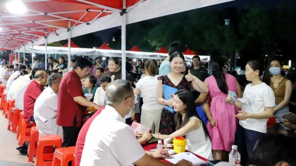 专业股票配资平台 滨州中医药文化夜市活动走进惠民县